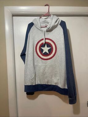 Universal Gray and Blue Captain
America Shield Crewneck Hoodie - Men xxl